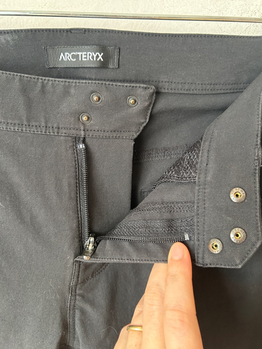 Arc’teryx Levon Casual Hiking Outdoor Pants Black Slim Straight sz 4 - Picture 7 of 9